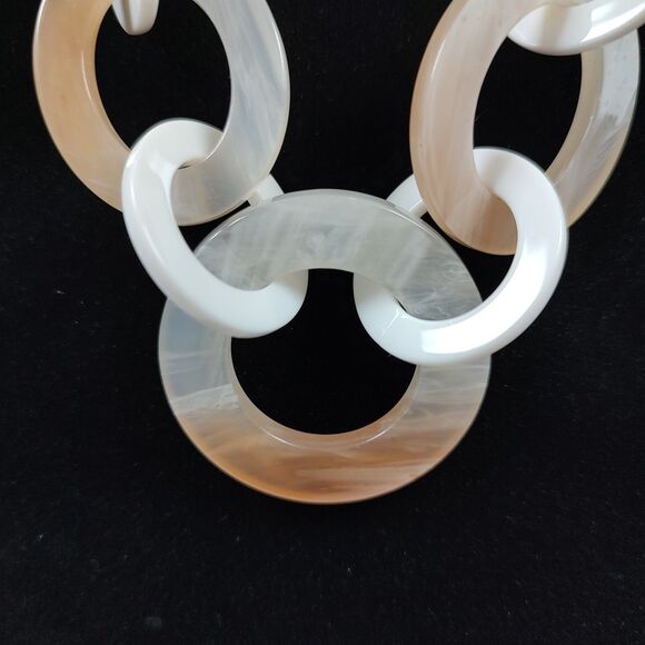 Signed V Chunky Plastic Link Necklace Beige White Gold Chain Statement 17" - 20" - Picture 5 of 16